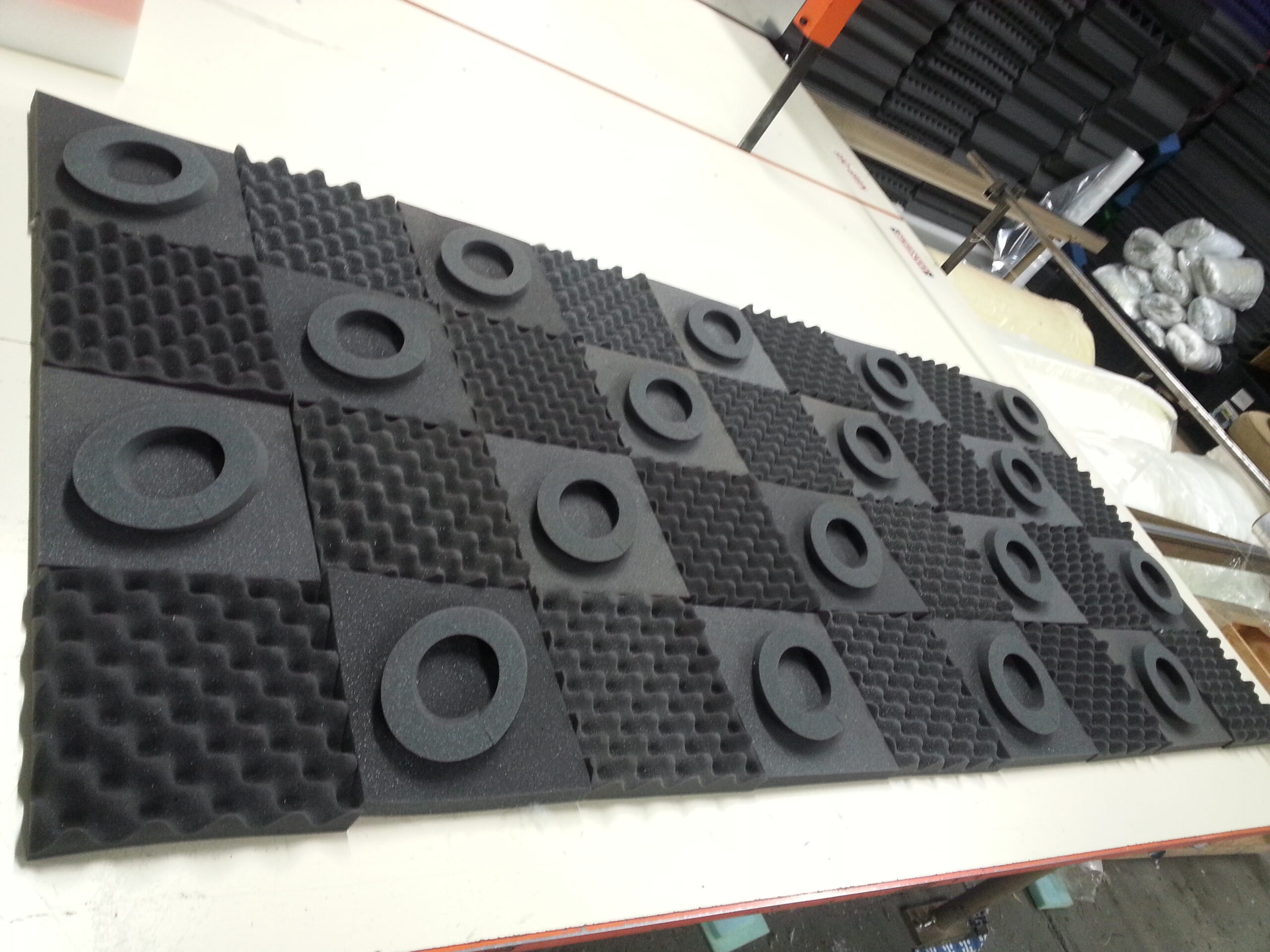 Acoustic eggcrate with ovals