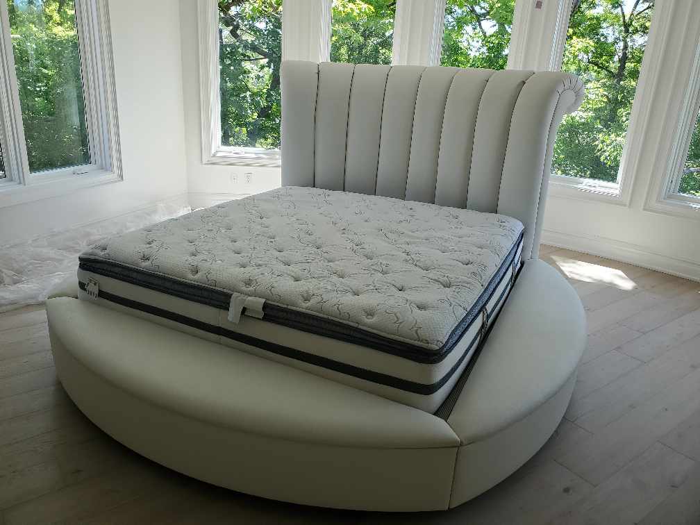 round bed with mattress